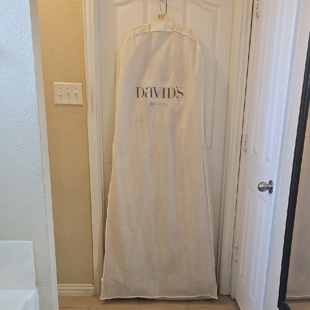 Galina Signature Elegant Beaded Plunging V  Wedding Dress Size 16W NWT - Picture 3 of 14